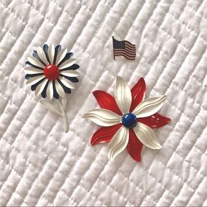 Red white & blue Set of 3 vintage pins, USA